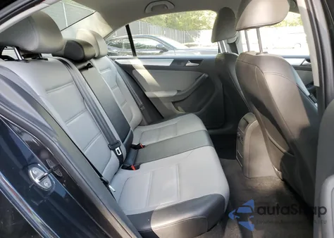 2014 Volkswagen Jetta Hybrid z USA, uszkodzony, nr VIN 3VW637AJ4EM330954